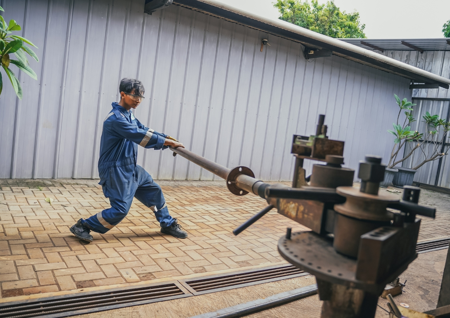 Setting the seamless tube pipe frame for alignment and geometry check
